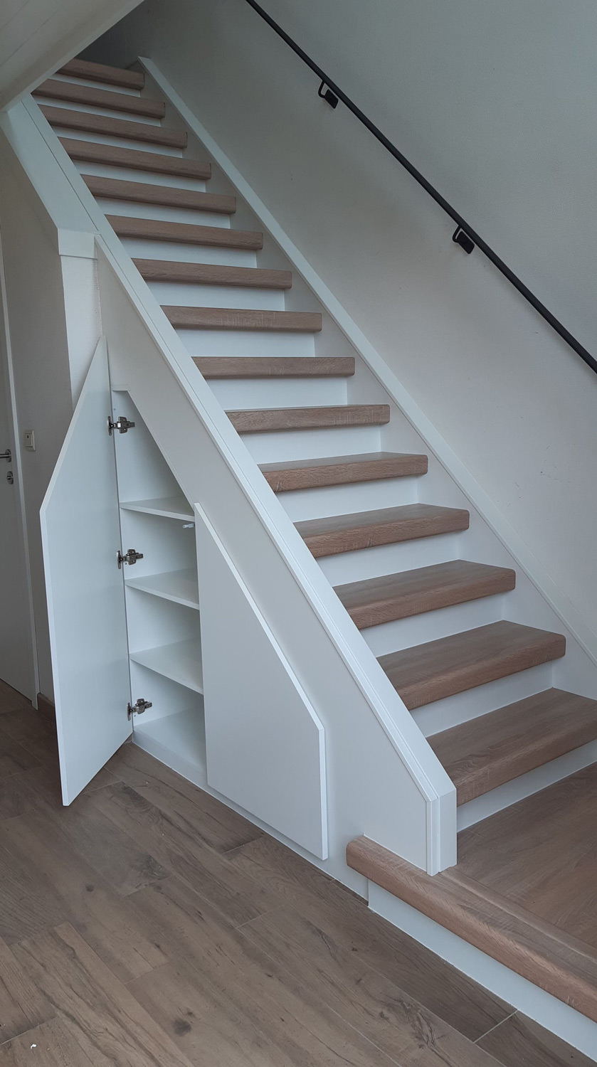 Traprenovatie | Houten trap met kast